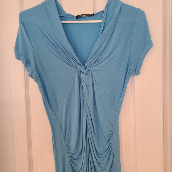 A size small casual shirt. - Picture 4 of 4